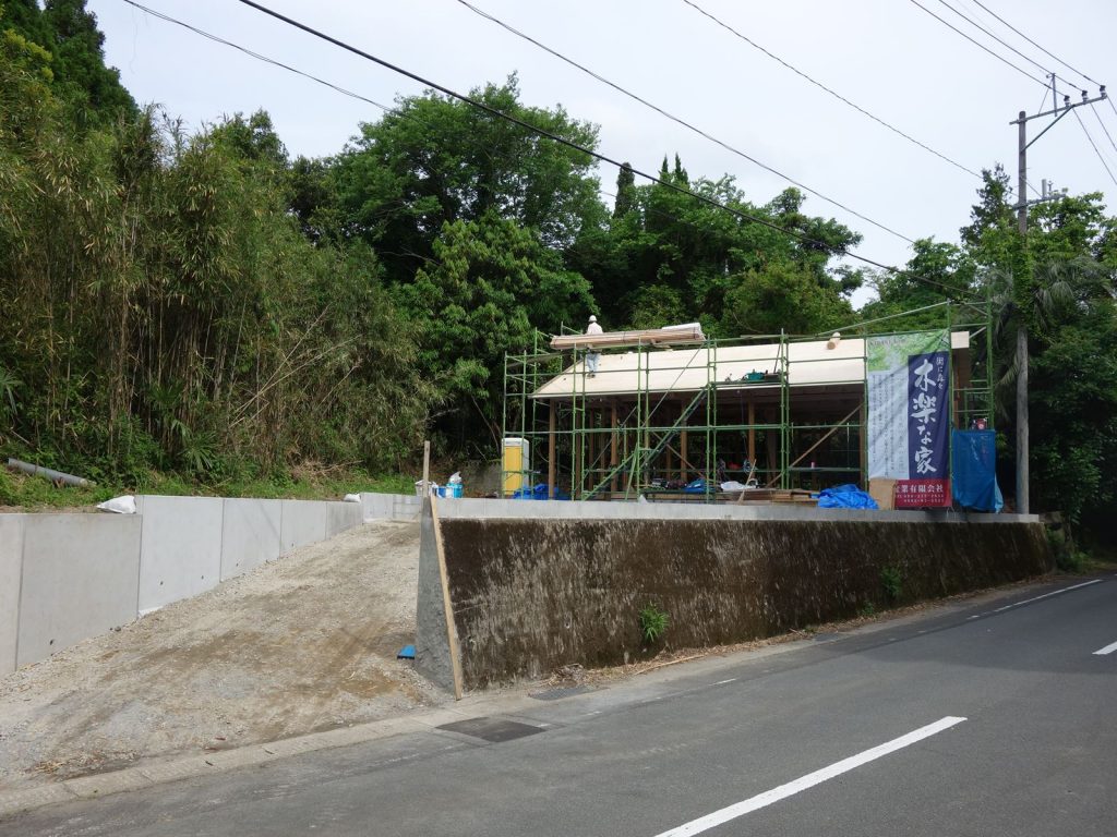 土橋の家　上棟作業の様子です。