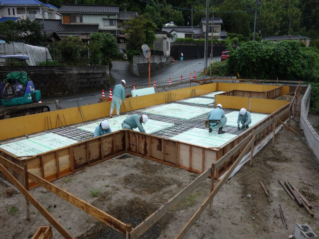 徳重の家　基礎の鉄筋工事中