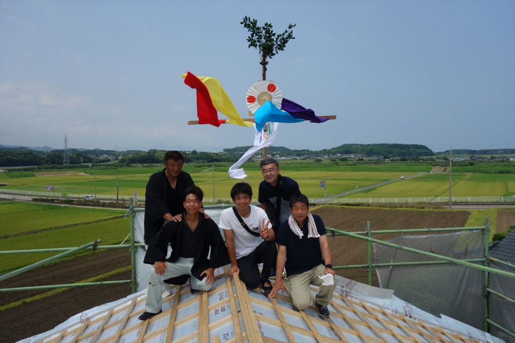 金峰町の家　餅巻きの様子です。